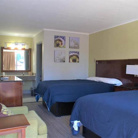 Eastern Shore Motel Daphne Bagian luar foto